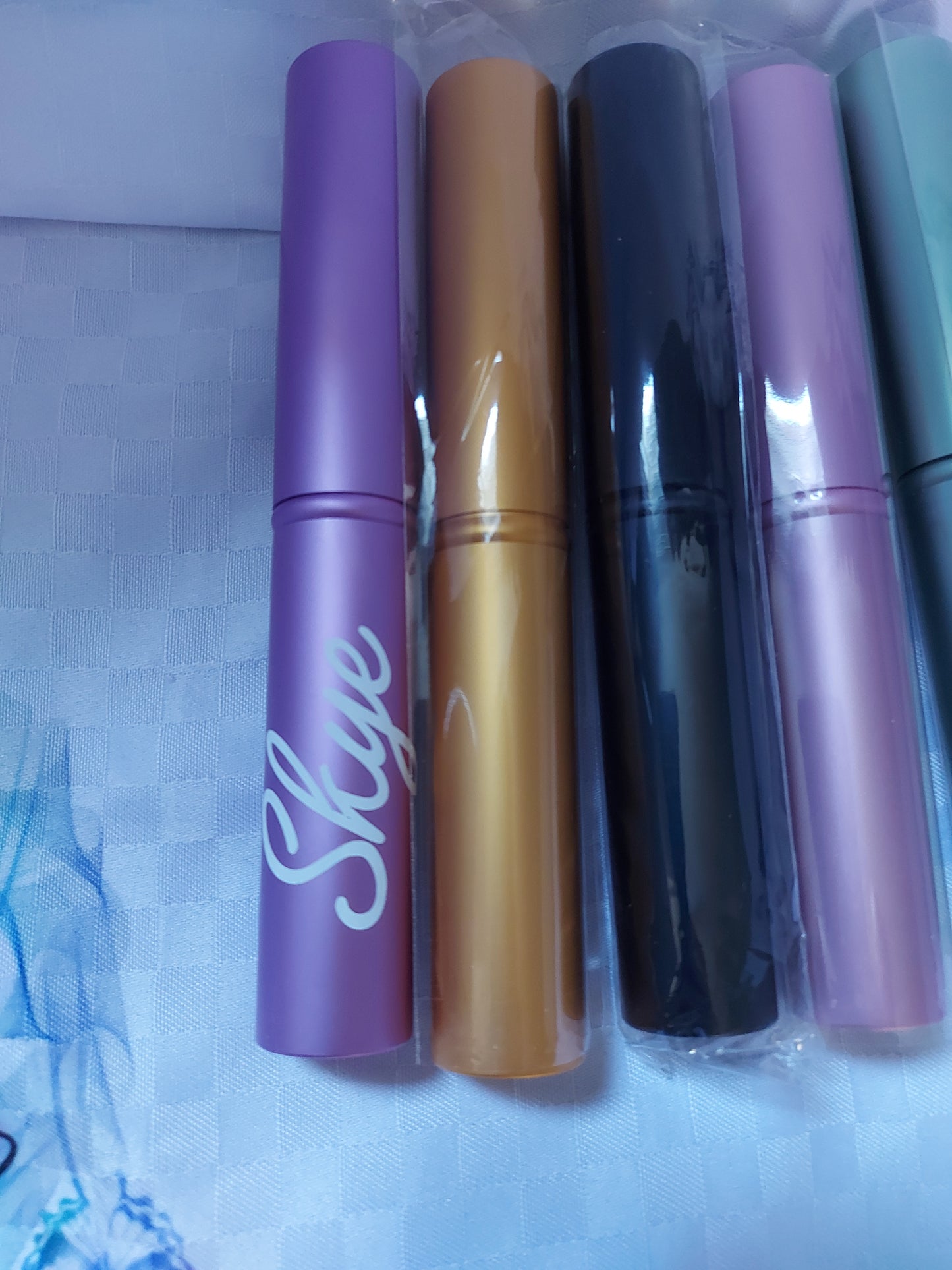 Makeup brush set inc carry tin